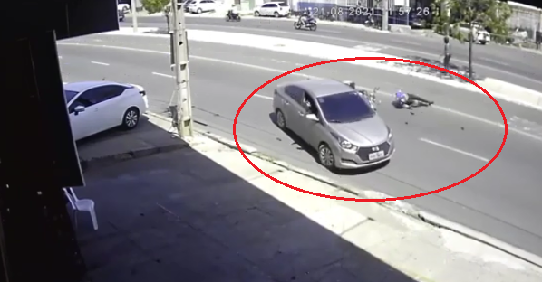 Assaltantes em fuga atropelam motociclista na Avenida Miguel Rosa